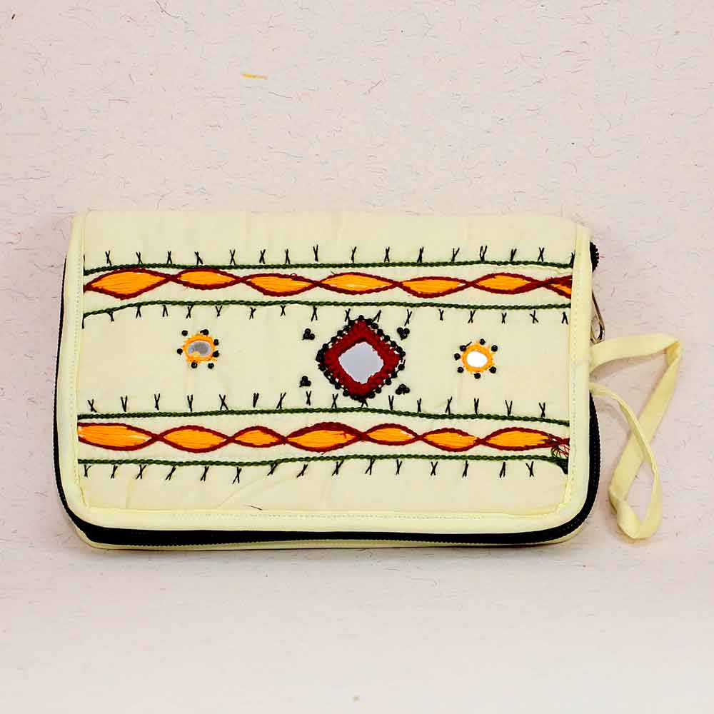 SmileSellers Pipil art work hand made purse