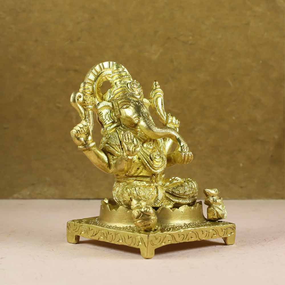 smilesellers Beautifully Glossy finish design brass idol of lord Ganesh